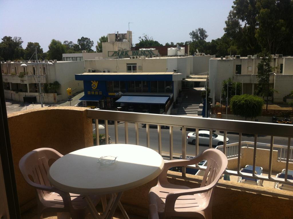 Surf & Sun Holiday Apartments Limassol Room photo